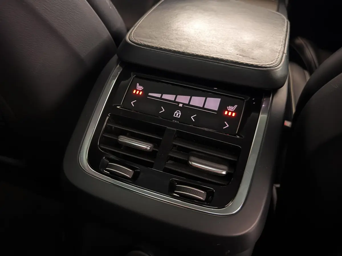 2.0 T8 Recharge AWD R-Design Pano B&W 360º Luchtvering Trekh.
