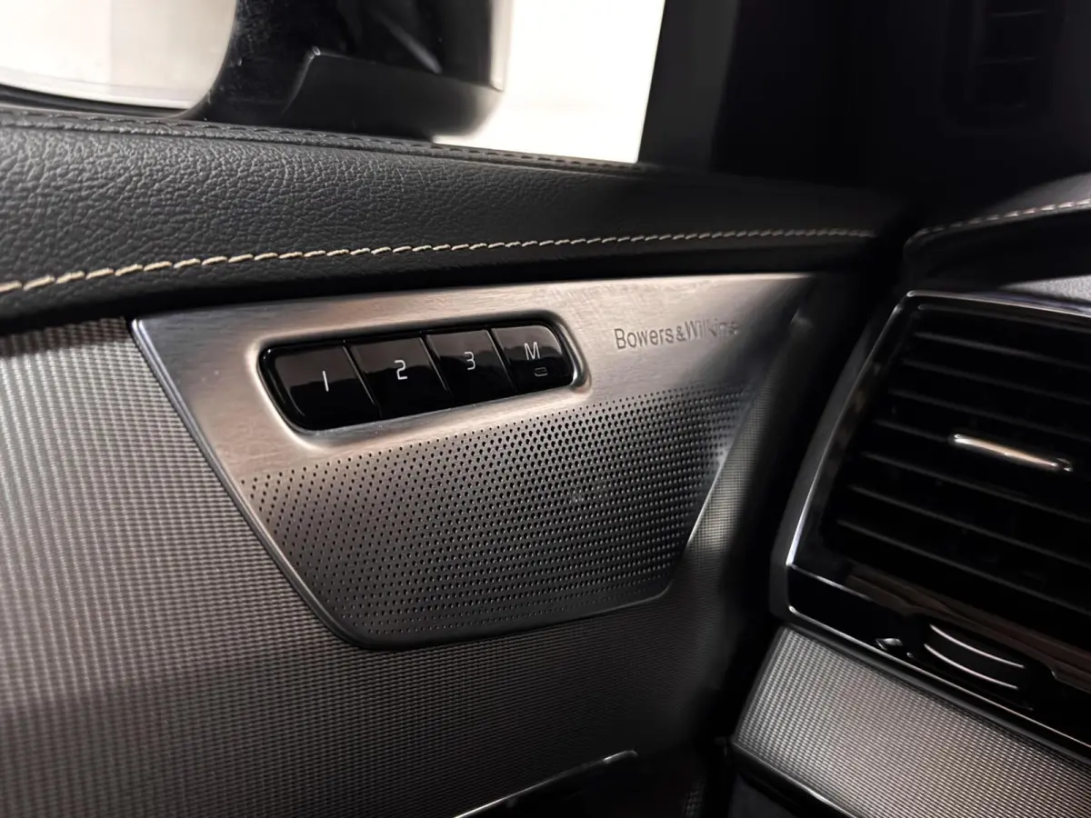 2.0 T8 Recharge AWD R-Design Pano B&W 360º Luchtvering Trekh.
