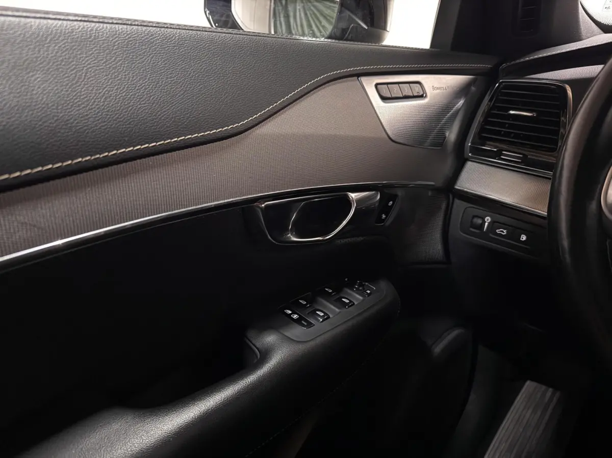 2.0 T8 Recharge AWD R-Design Pano B&W 360º Luchtvering Trekh.