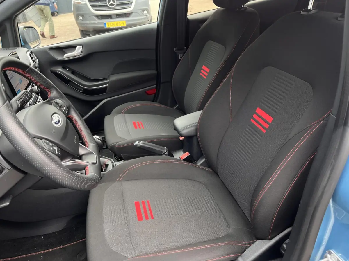 1.0 EcoBoost Hybrid ST-Line 125PK Cruise Carplay-Navi Climate Parkeersensoren Achter 17'' Velgen Privacy Glass *Sportief*