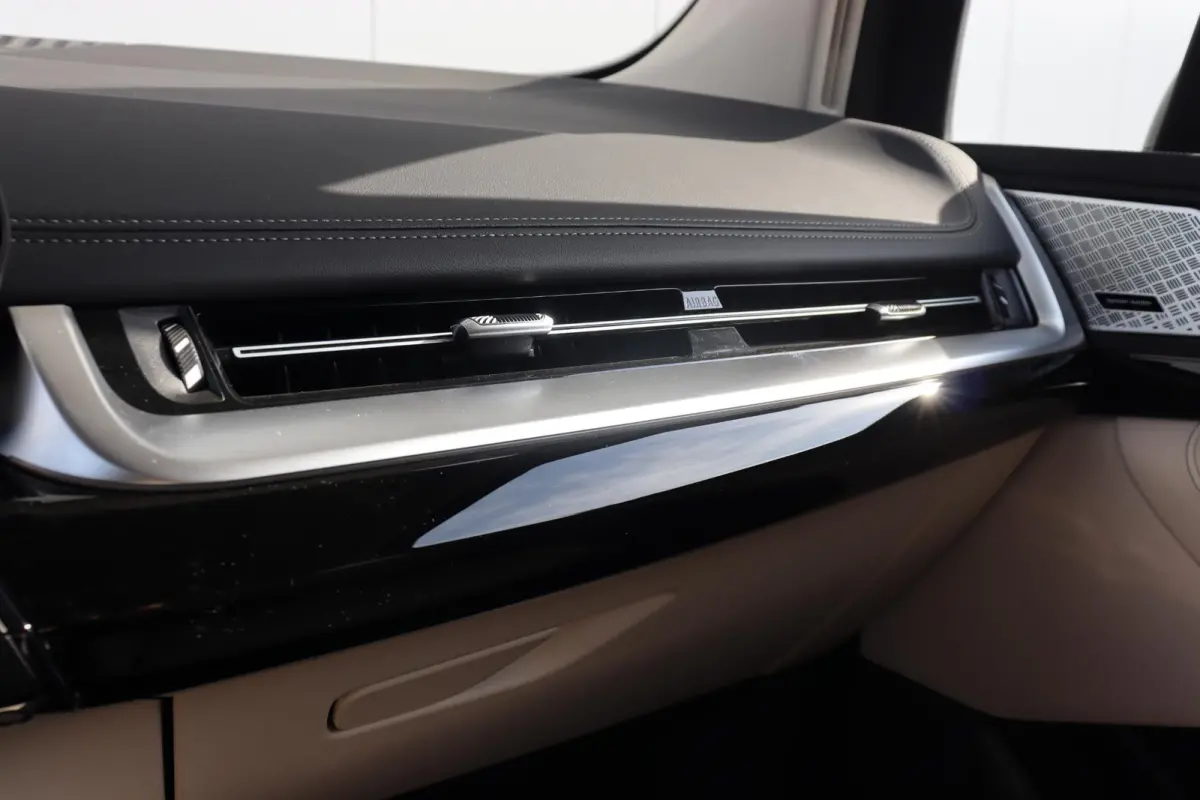 225e xDrive Premium Pack/ Comfort Pack/ Travel Pack/ Panoramadak/  Verwarmd Stuurwiel/ Comfort Acces/ Elektrische Trekhaak / Lentevoordeel