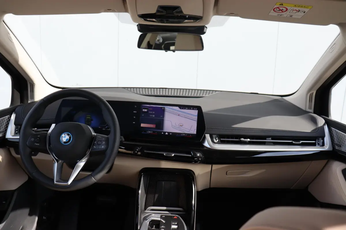 225e xDrive Premium Pack/ Comfort Pack/ Travel Pack/ Panoramadak/  Verwarmd Stuurwiel/ Comfort Acces/ Elektrische Trekhaak / Lentevoordeel