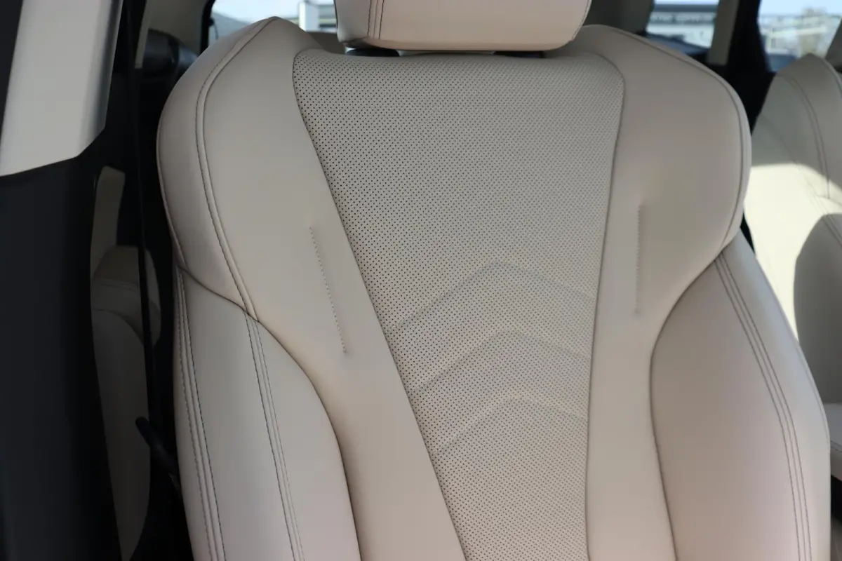 225e xDrive Premium Pack/ Comfort Pack/ Travel Pack/ Panoramadak/  Verwarmd Stuurwiel/ Comfort Acces/ Elektrische Trekhaak / Lentevoordeel