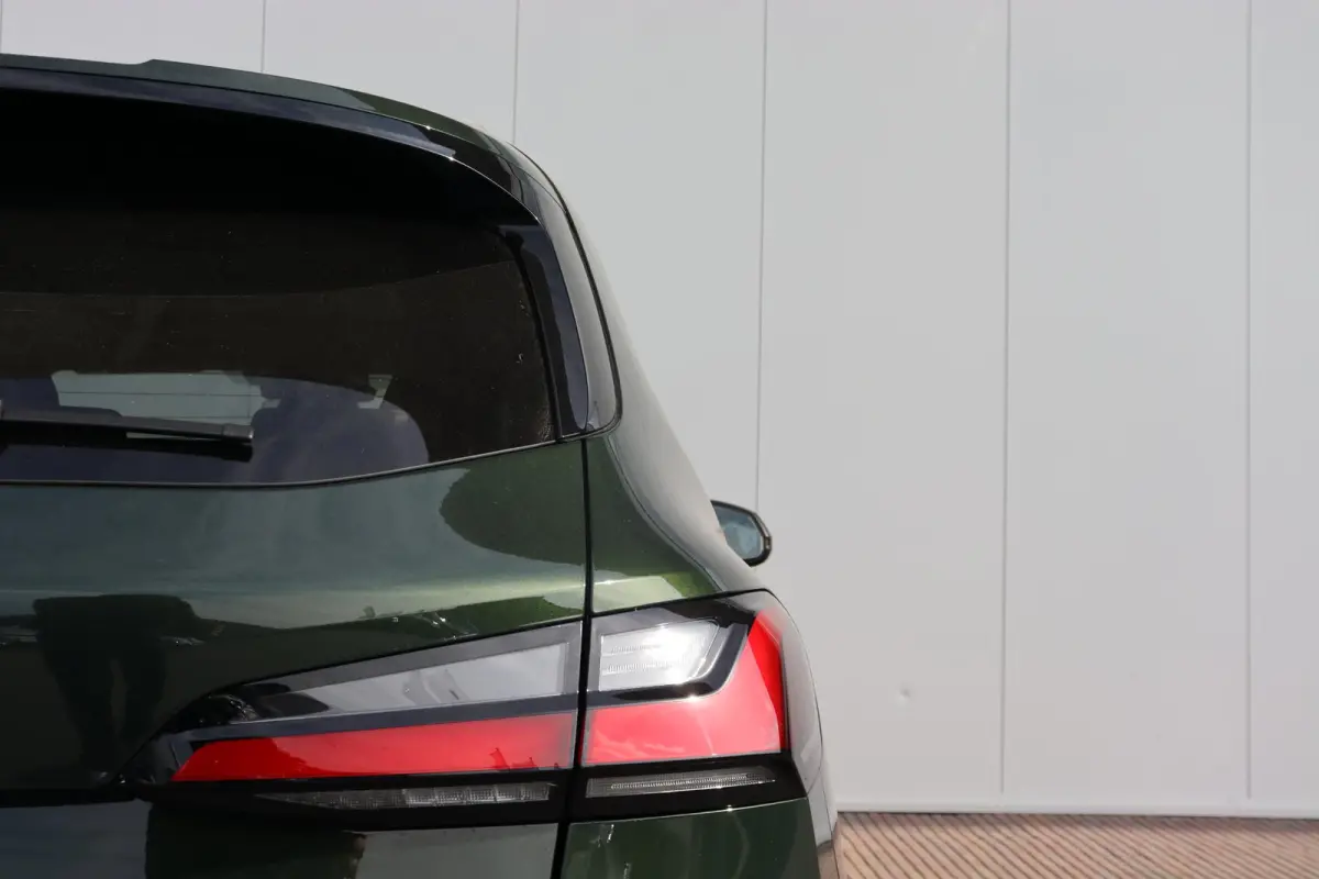 225e xDrive Premium Pack/ Comfort Pack/ Travel Pack/ Panoramadak/  Verwarmd Stuurwiel/ Comfort Acces/ Elektrische Trekhaak / Lentevoordeel