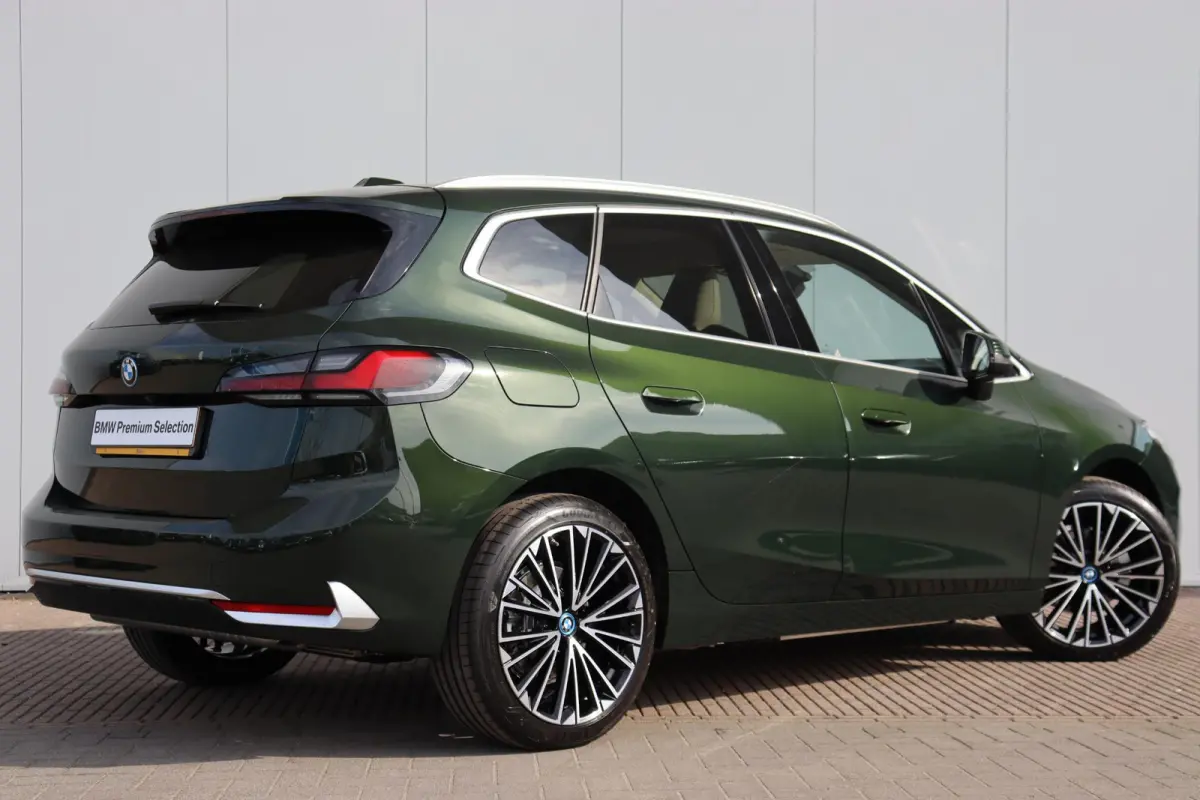 225e xDrive Premium Pack/ Comfort Pack/ Travel Pack/ Panoramadak/  Verwarmd Stuurwiel/ Comfort Acces/ Elektrische Trekhaak / Lentevoordeel