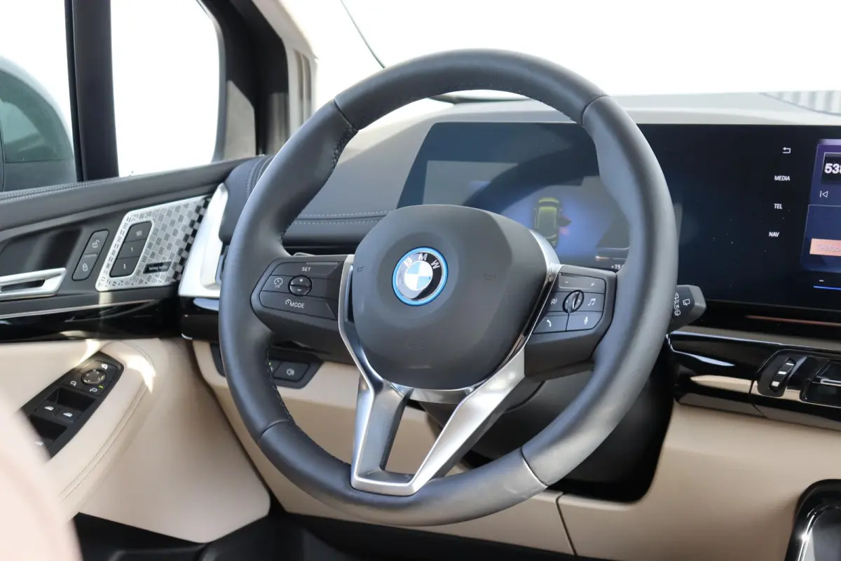 225e xDrive Premium Pack/ Comfort Pack/ Travel Pack/ Panoramadak/  Verwarmd Stuurwiel/ Comfort Acces/ Elektrische Trekhaak / Lentevoordeel