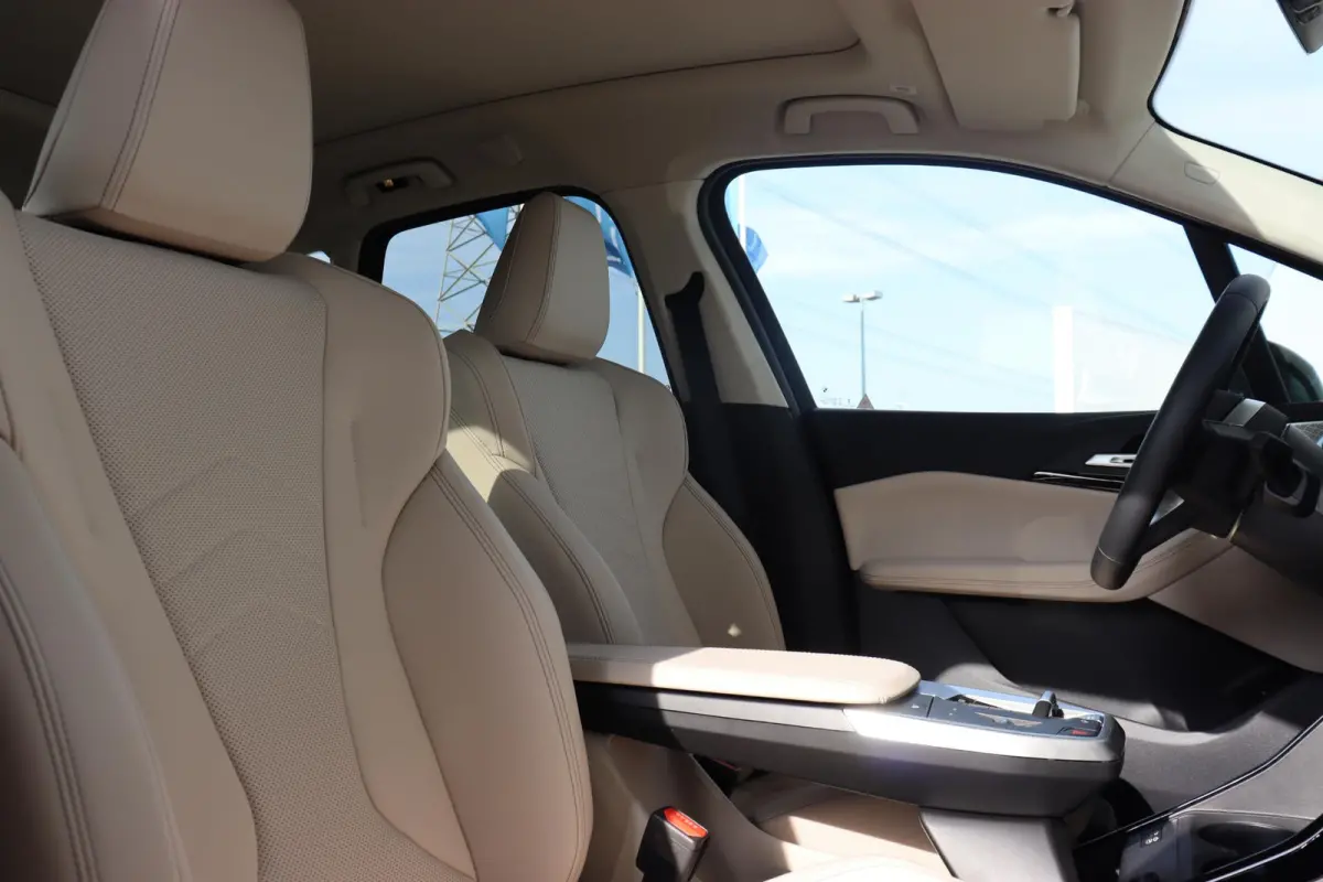 225e xDrive Premium Pack/ Comfort Pack/ Travel Pack/ Panoramadak/  Verwarmd Stuurwiel/ Comfort Acces/ Elektrische Trekhaak / Lentevoordeel