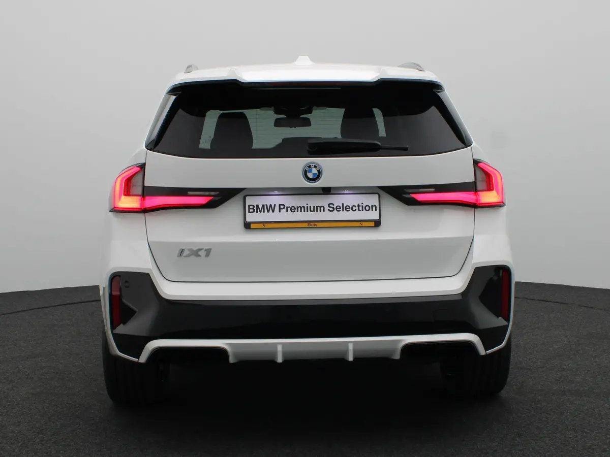 eDrive20 M Sport Edition | M Sportpakket Pro | SoH 100% | Premium Pack | Comfort Pack | Trekhaak | Elektrisch Verstelbare Sportstoelen | Driving Assistant Plus | Harman Kardon | 19''