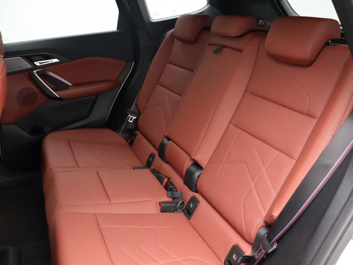 eDrive20 M Sport Edition | M Sportpakket Pro | SoH 100% | Premium Pack | Comfort Pack | Trekhaak | Elektrisch Verstelbare Sportstoelen | Driving Assistant Plus | Harman Kardon | 19''