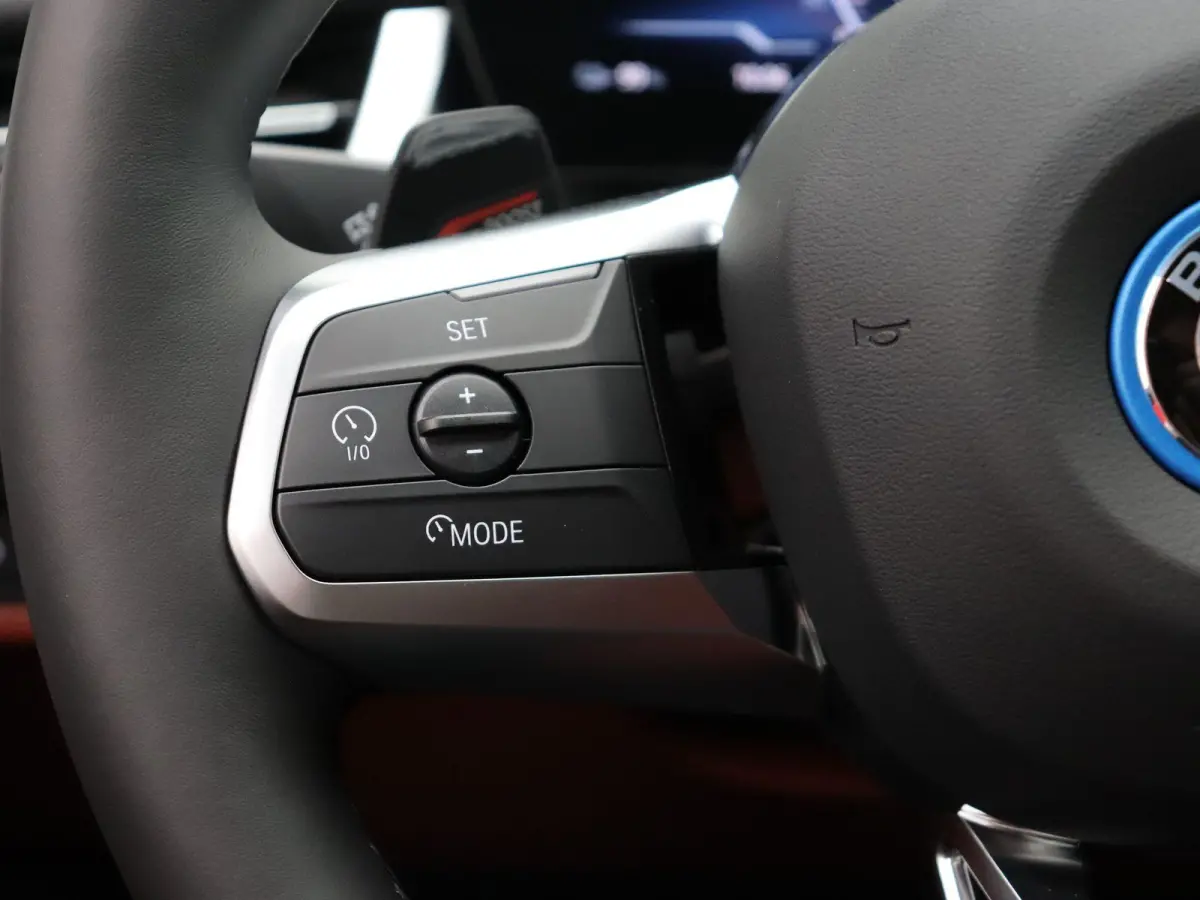 eDrive20 M Sport Edition | M Sportpakket Pro | SoH 100% | Premium Pack | Comfort Pack | Trekhaak | Elektrisch Verstelbare Sportstoelen | Driving Assistant Plus | Harman Kardon | 19''