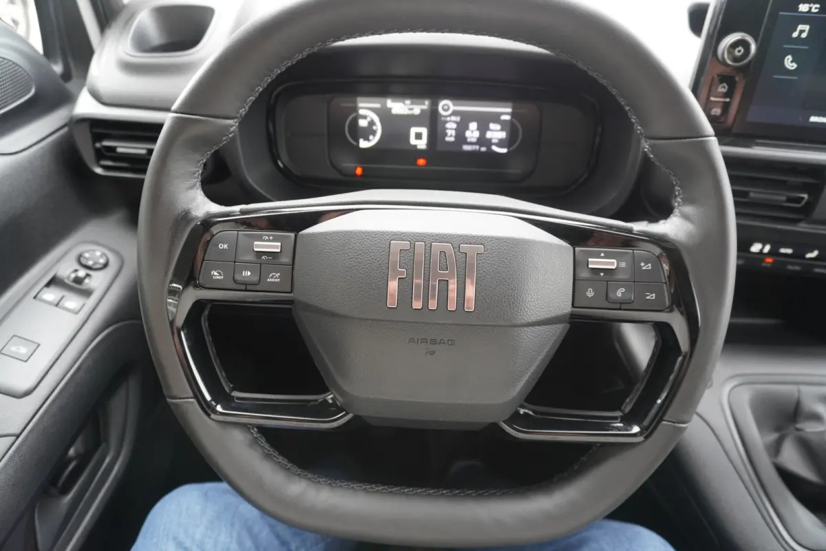 BlueHDi 130PK S&S L2 1000kg 3 zits nr.V082 | Airco | Cruise | Camera | Apple CP+Android auto