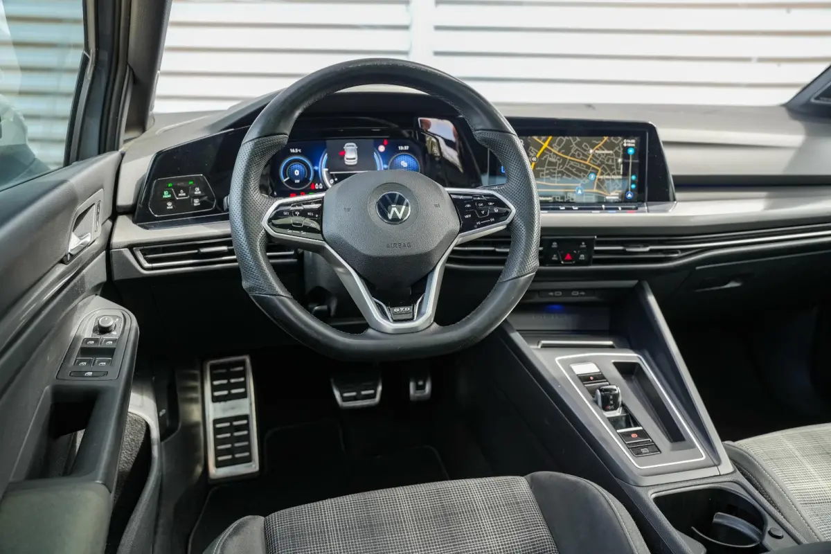 2.0 TDI GTD Panoramadak IQ Light Harman/Kardon Keyless 19''LM Nardo Grey