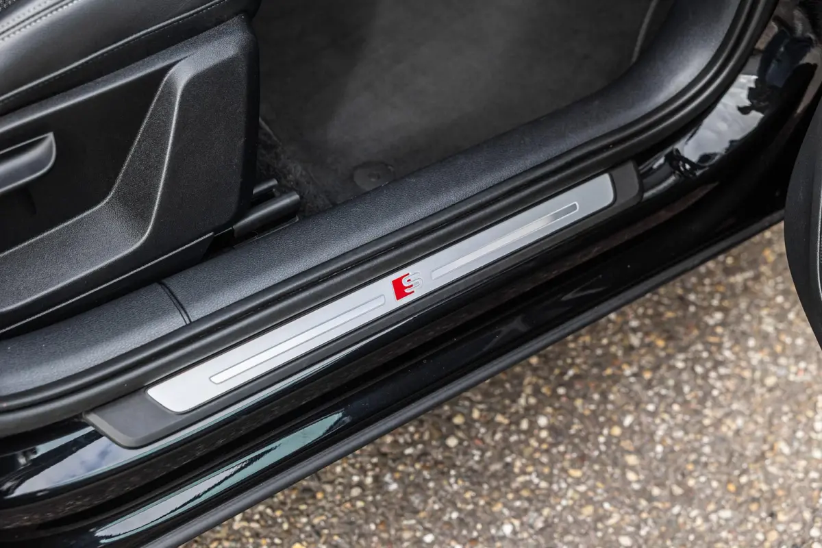 35 TFSI 150pk S-tronic S Edition | Camera | Smartphone Interface | Matrix LED | PDC | Optiek Zwart