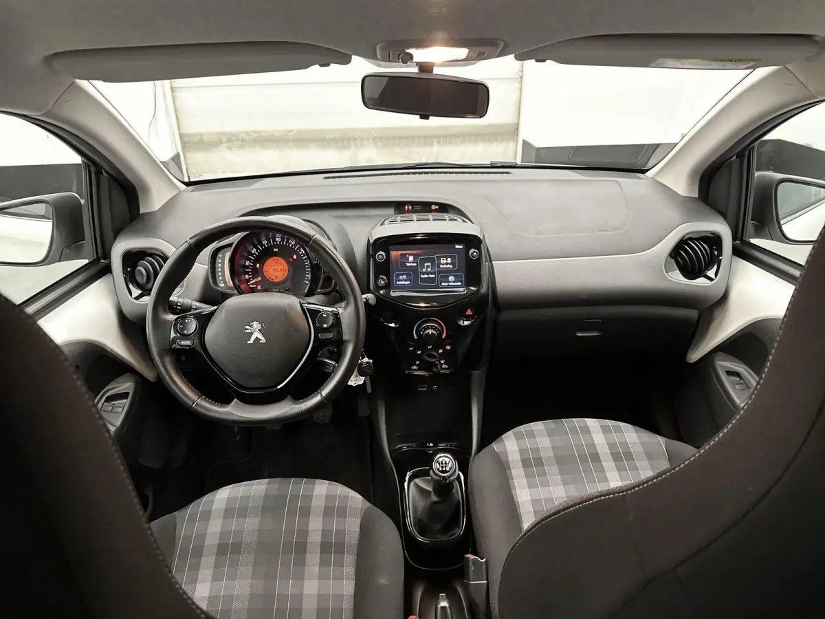 1.0 e-VTi Allure | Appe Carplay/Android Auto | Achteruitrij Camera | Airco | Snelheidsbegrenzer | Privacy Glas | 15" LMV |