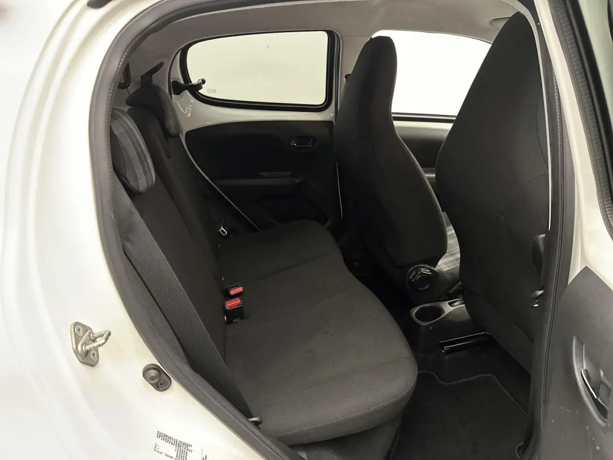 1.0 e-VTi Allure | Appe Carplay/Android Auto | Achteruitrij Camera | Airco | Snelheidsbegrenzer | Privacy Glas | 15" LMV |