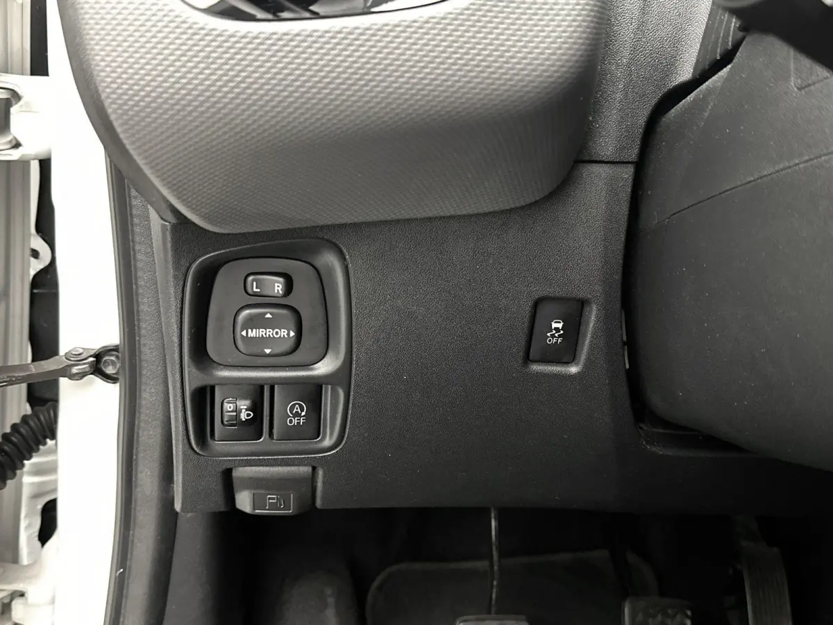 1.0 e-VTi Allure | Appe Carplay/Android Auto | Achteruitrij Camera | Airco | Snelheidsbegrenzer | Privacy Glas | 15" LMV |