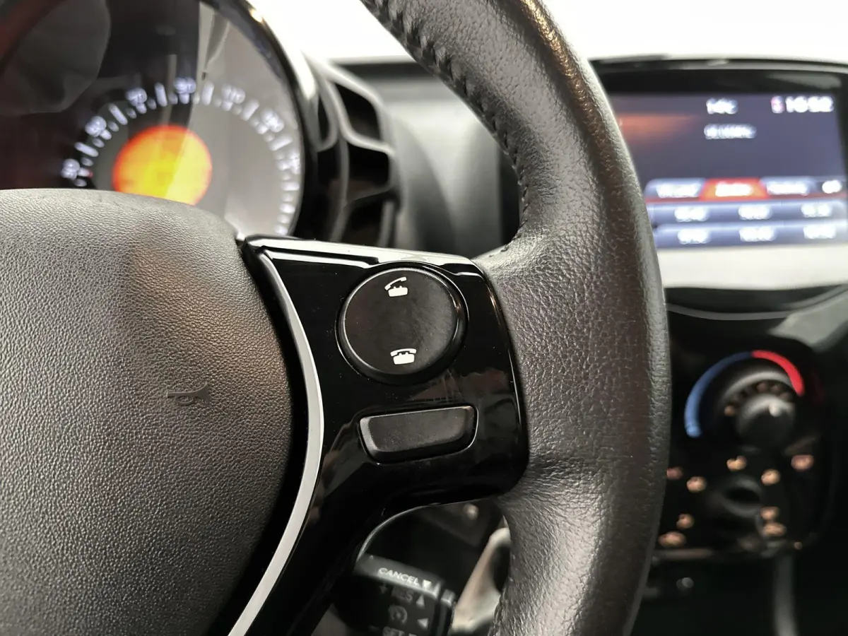 1.0 e-VTi Allure | Appe Carplay/Android Auto | Achteruitrij Camera | Airco | Snelheidsbegrenzer | Privacy Glas | 15" LMV |