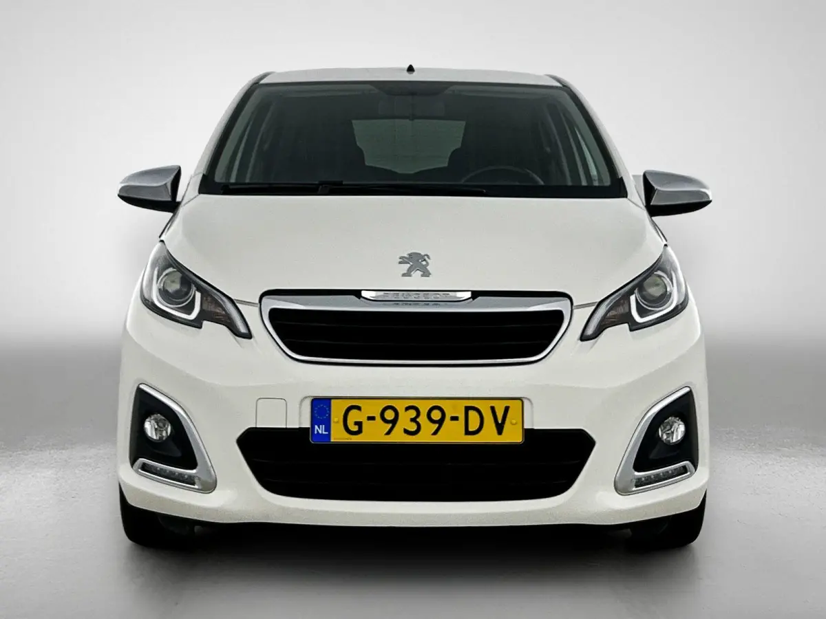 1.0 e-VTi Allure | Appe Carplay/Android Auto | Achteruitrij Camera | Airco | Snelheidsbegrenzer | Privacy Glas | 15" LMV |