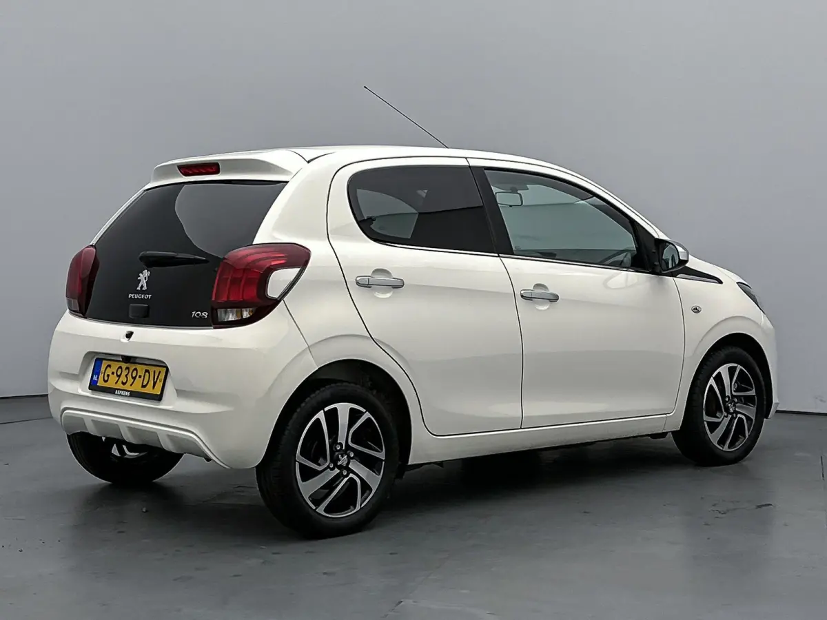 1.0 e-VTi Allure | Appe Carplay/Android Auto | Achteruitrij Camera | Airco | Snelheidsbegrenzer | Privacy Glas | 15" LMV |
