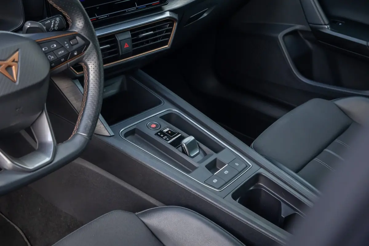 1.4 e-Hybrid Business | Cruise control adaptief | Apple Carplay/Android Auto | Full-LED | Digitaal dashboard | Keyless start | Airco (automatisch) | Apple Carplay/Android Auto|telefoonintegr