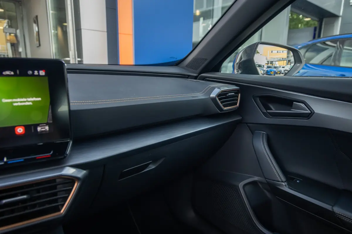 1.4 e-Hybrid Business | Cruise control adaptief | Apple Carplay/Android Auto | Full-LED | Digitaal dashboard | Keyless start | Airco (automatisch) | Apple Carplay/Android Auto|telefoonintegr