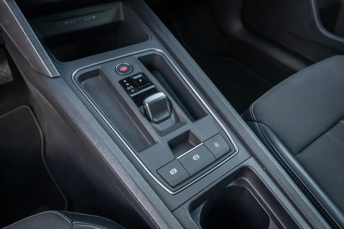 1.4 e-Hybrid Business | Cruise control adaptief | Apple Carplay/Android Auto | Full-LED | Digitaal dashboard | Keyless start | Airco (automatisch) | Apple Carplay/Android Auto|telefoonintegr