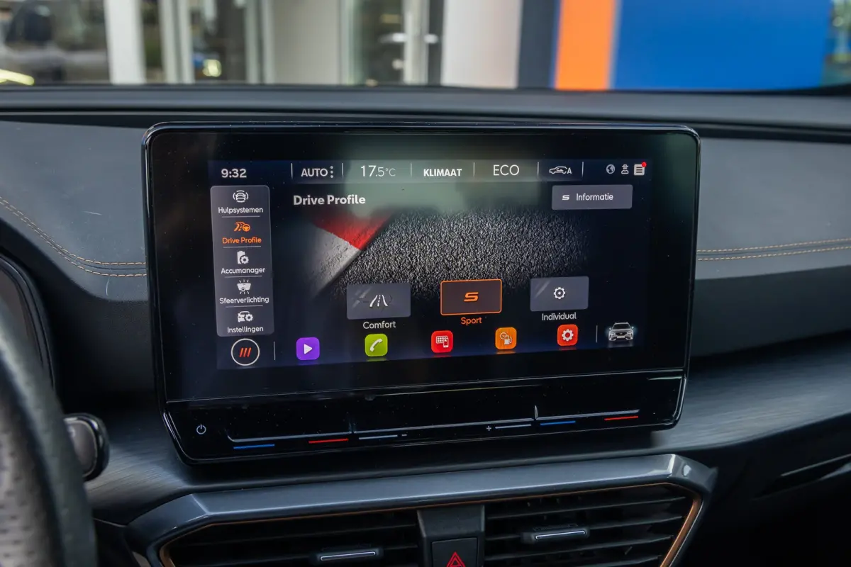 1.4 e-Hybrid Business | Cruise control adaptief | Apple Carplay/Android Auto | Full-LED | Digitaal dashboard | Keyless start | Airco (automatisch) | Apple Carplay/Android Auto|telefoonintegr