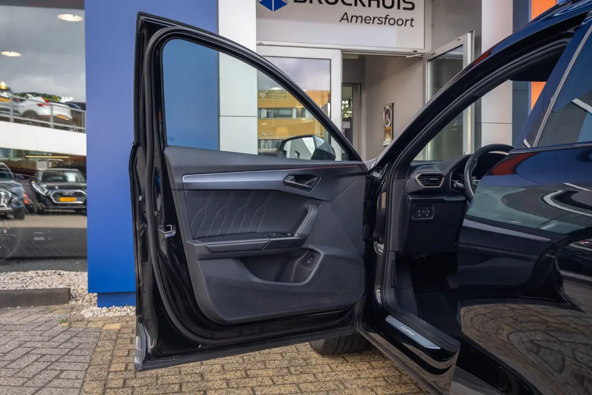 1.4 e-Hybrid Business | Cruise control adaptief | Apple Carplay/Android Auto | Full-LED | Digitaal dashboard | Keyless start | Airco (automatisch) | Apple Carplay/Android Auto|telefoonintegr