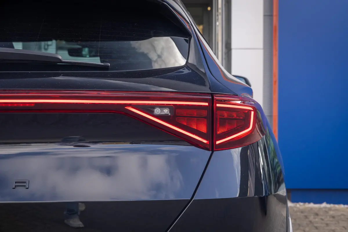 1.4 e-Hybrid Business | Cruise control adaptief | Apple Carplay/Android Auto | Full-LED | Digitaal dashboard | Keyless start | Airco (automatisch) | Apple Carplay/Android Auto|telefoonintegr