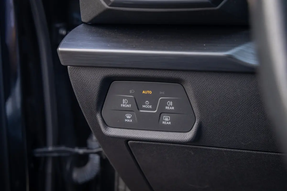 1.4 e-Hybrid Business | Cruise control adaptief | Apple Carplay/Android Auto | Full-LED | Digitaal dashboard | Keyless start | Airco (automatisch) | Apple Carplay/Android Auto|telefoonintegr