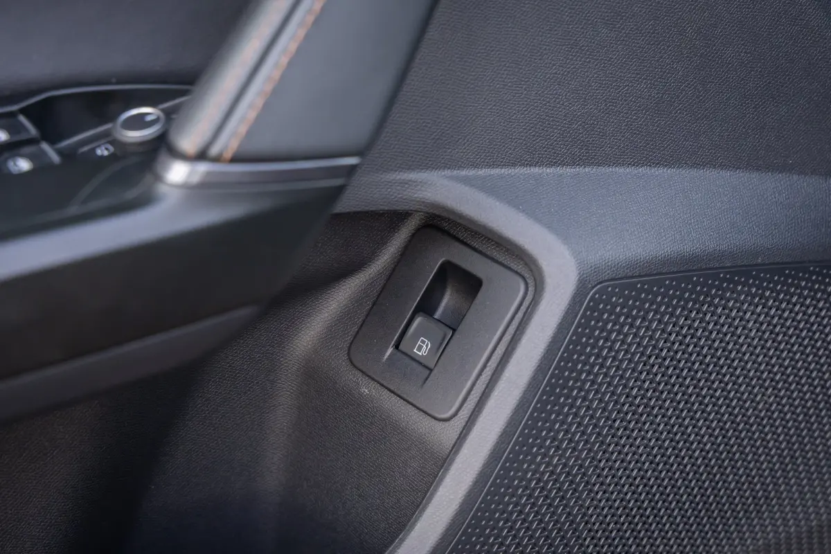 1.4 e-Hybrid Business | Cruise control adaptief | Apple Carplay/Android Auto | Full-LED | Digitaal dashboard | Keyless start | Airco (automatisch) | Apple Carplay/Android Auto|telefoonintegr