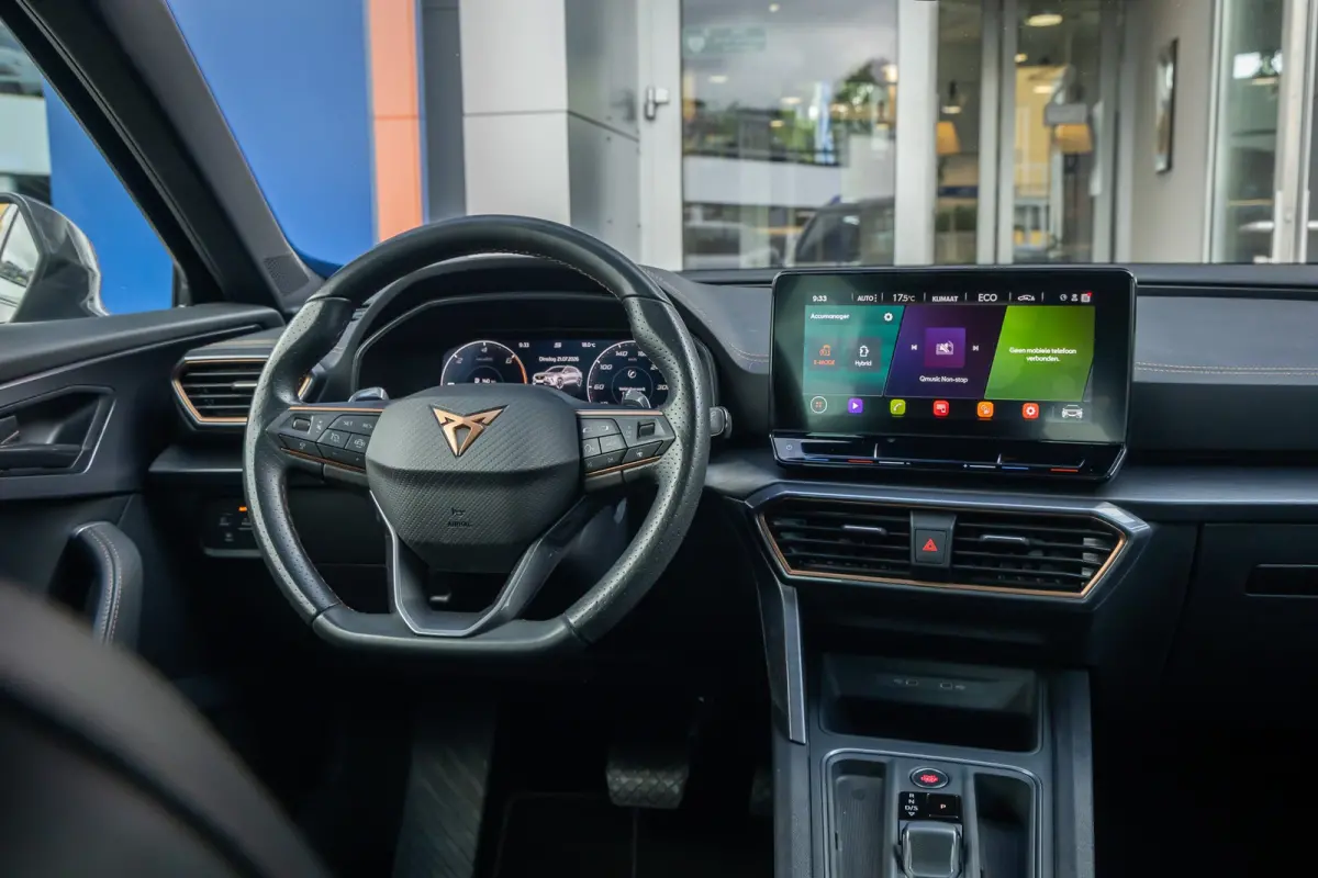 1.4 e-Hybrid Business | Cruise control adaptief | Apple Carplay/Android Auto | Full-LED | Digitaal dashboard | Keyless start | Airco (automatisch) | Apple Carplay/Android Auto|telefoonintegr