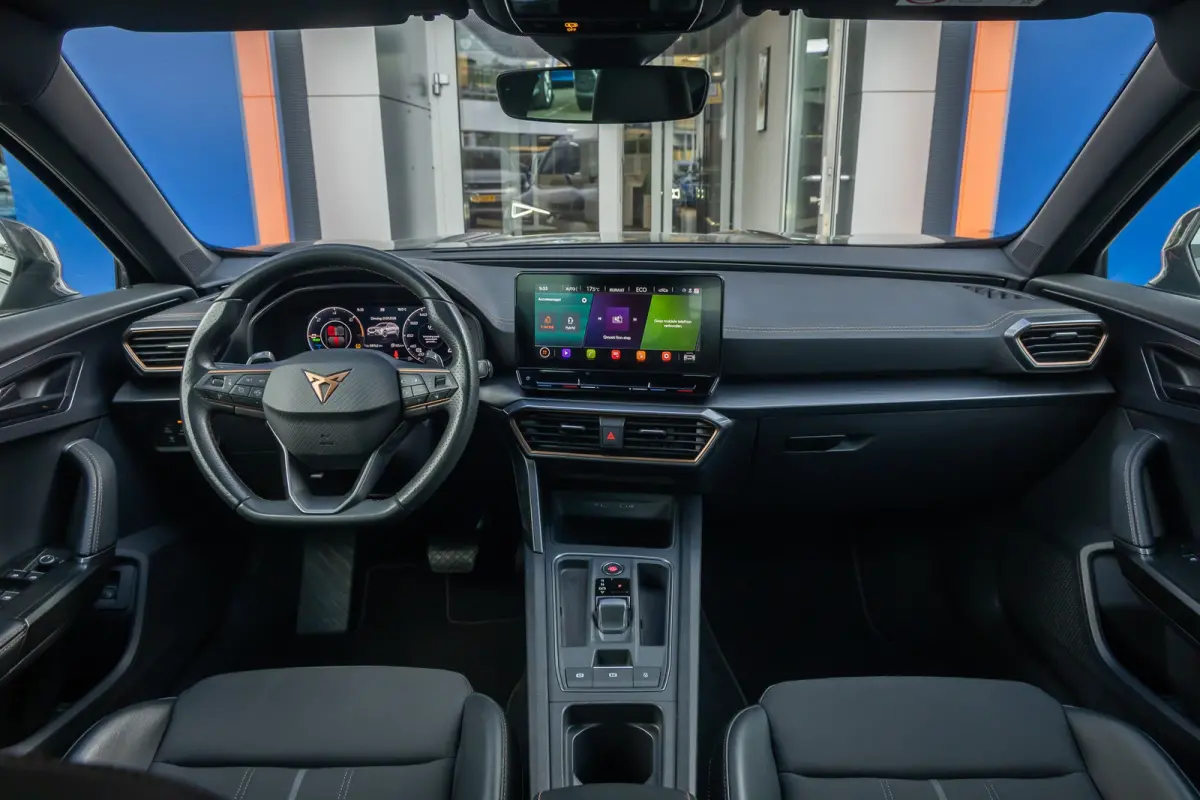 1.4 e-Hybrid Business | Cruise control adaptief | Apple Carplay/Android Auto | Full-LED | Digitaal dashboard | Keyless start | Airco (automatisch) | Apple Carplay/Android Auto|telefoonintegr