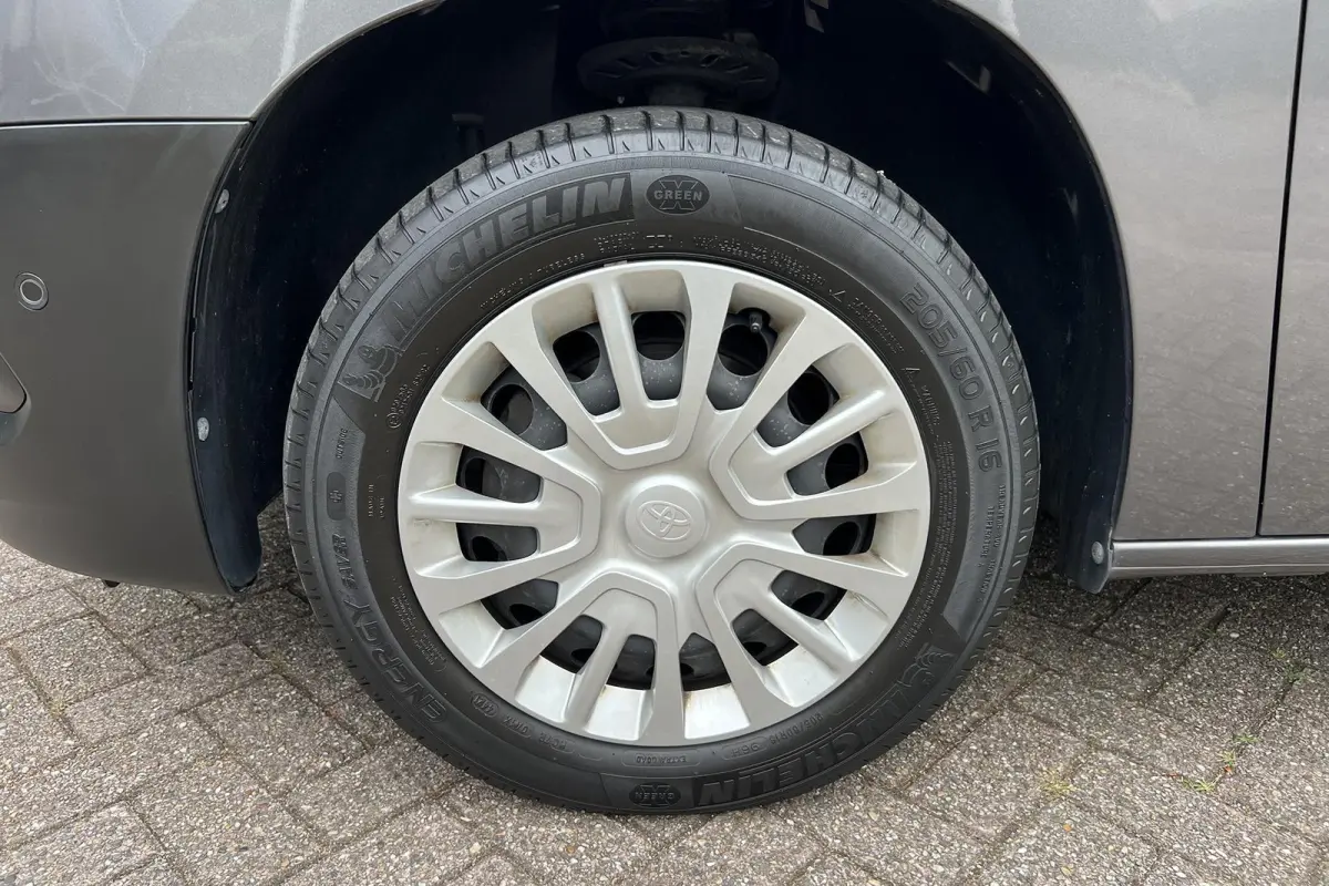 1.5 D-4D Live I 48.501 km I Topstaat