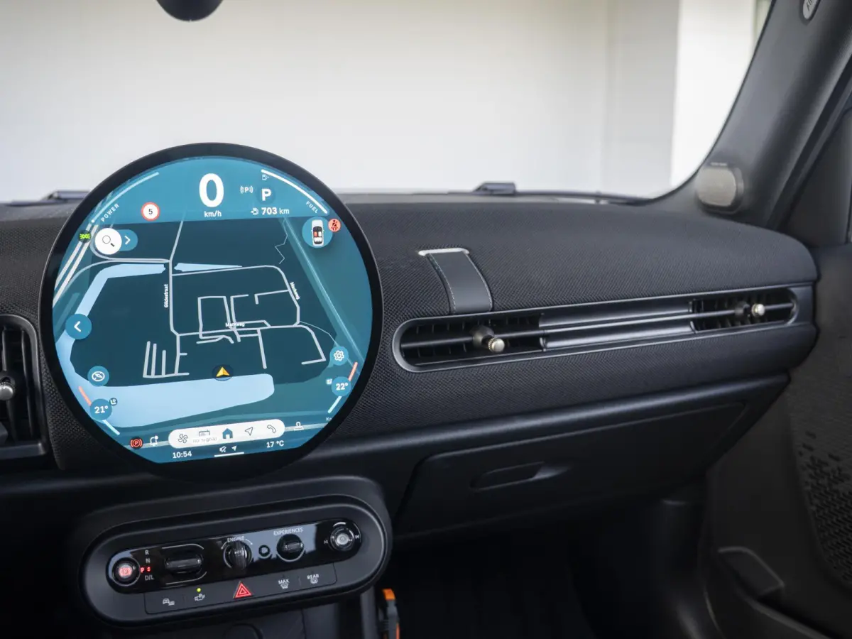 C Favoured M-Pakket + Glazen panoramadak + Harman Kardon + getint glas in achterportierruiten en achterruit + Stoel & Stuurverwarming