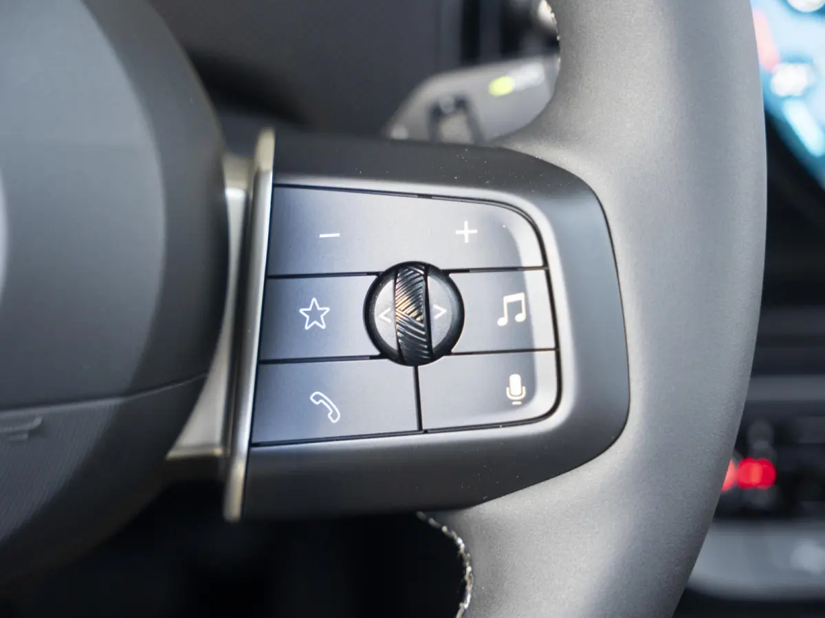 C Favoured M-Pakket + Glazen panoramadak + Harman Kardon + getint glas in achterportierruiten en achterruit + Stoel & Stuurverwarming