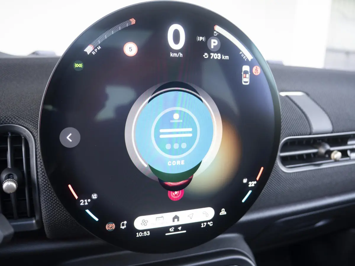 C Favoured M-Pakket + Glazen panoramadak + Harman Kardon + getint glas in achterportierruiten en achterruit + Stoel & Stuurverwarming