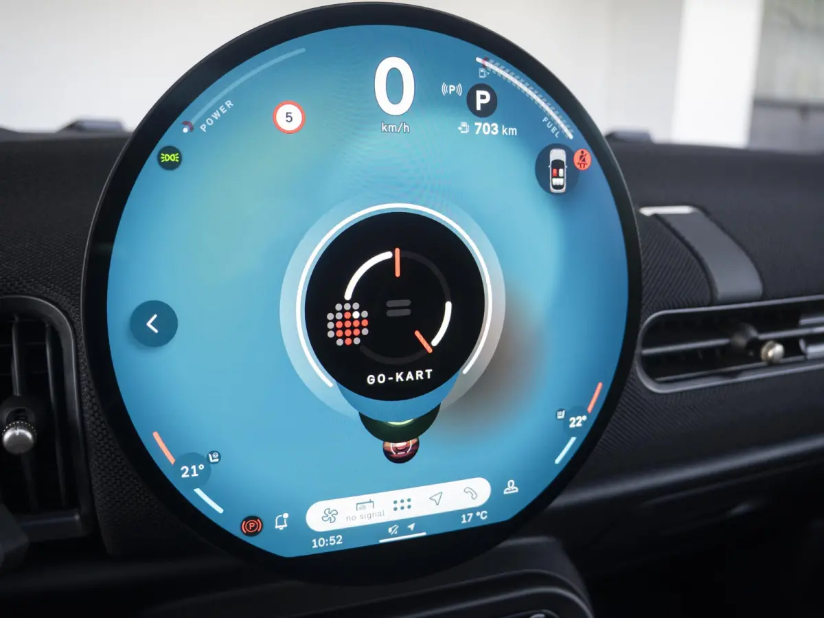C Favoured M-Pakket + Glazen panoramadak + Harman Kardon + getint glas in achterportierruiten en achterruit + Stoel & Stuurverwarming