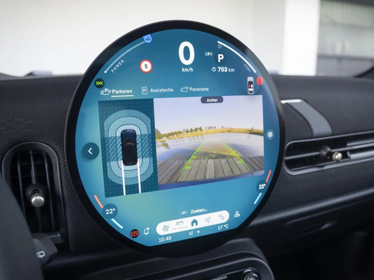 C Favoured M-Pakket + Glazen panoramadak + Harman Kardon + getint glas in achterportierruiten en achterruit + Stoel & Stuurverwarming