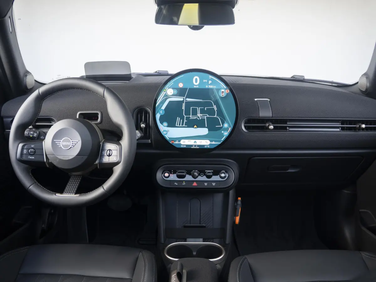 C Favoured M-Pakket + Glazen panoramadak + Harman Kardon + getint glas in achterportierruiten en achterruit + Stoel & Stuurverwarming