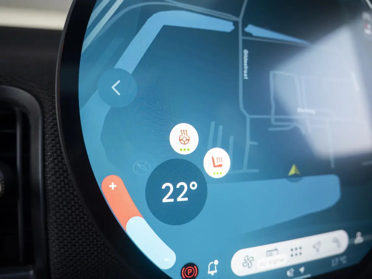 C Favoured M-Pakket + Glazen panoramadak + Harman Kardon + getint glas in achterportierruiten en achterruit + Stoel & Stuurverwarming
