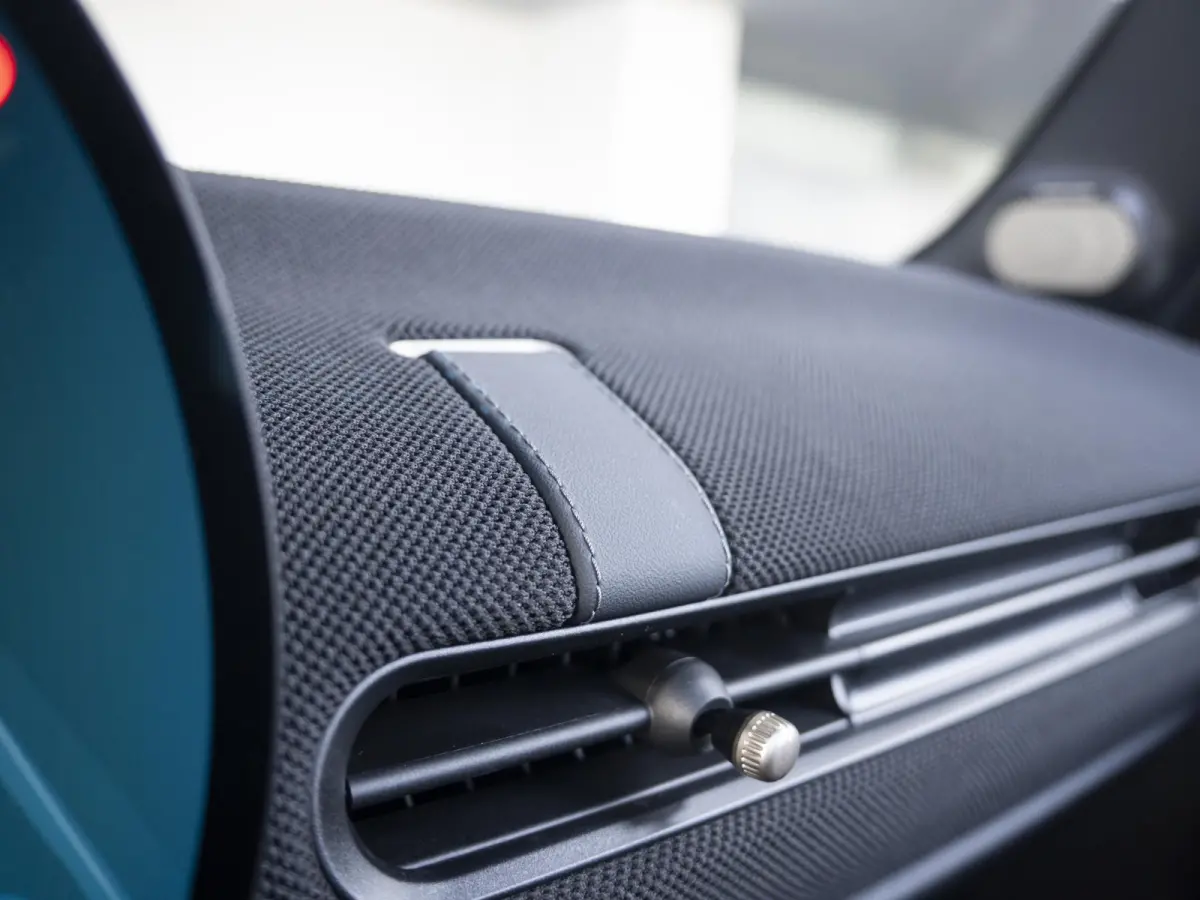 C Favoured M-Pakket + Glazen panoramadak + Harman Kardon + getint glas in achterportierruiten en achterruit + Stoel & Stuurverwarming