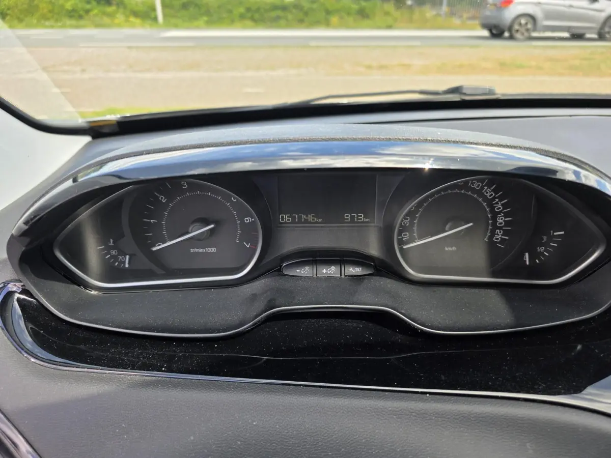 1.2 PureTech Signature | NL-Auto | Cruise Control | Airco | Apple Carplay & Android Auto