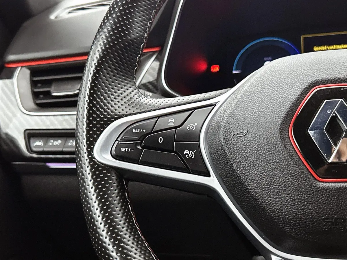 1.6 E-Tech Full Hybrid 145 R.S. Line | APPLE CARPLAY | ANDROID AUTO | LEDER | TREKHAAK | ACHTERUITRIJCAMERA | PARKEERSENSOREN | DAB RADIO | RIJSTROOKHULP | CRUISE CONTROL | STOELVERWARMING |