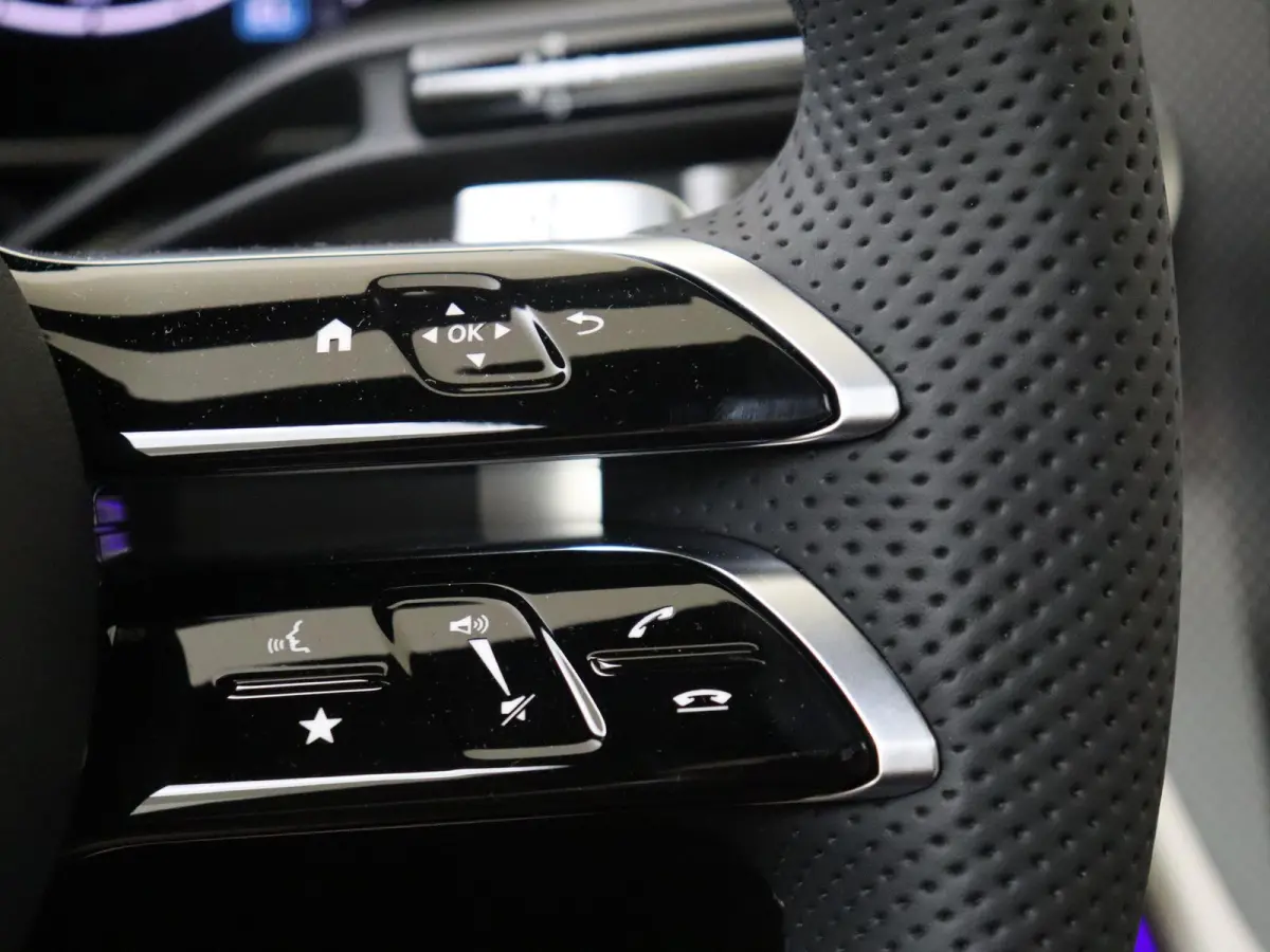 300e 4MATIC Business Solution AMG Premium Plus - Nightpakket - Trekhaak - Distronic - Panoramdak - Carplay