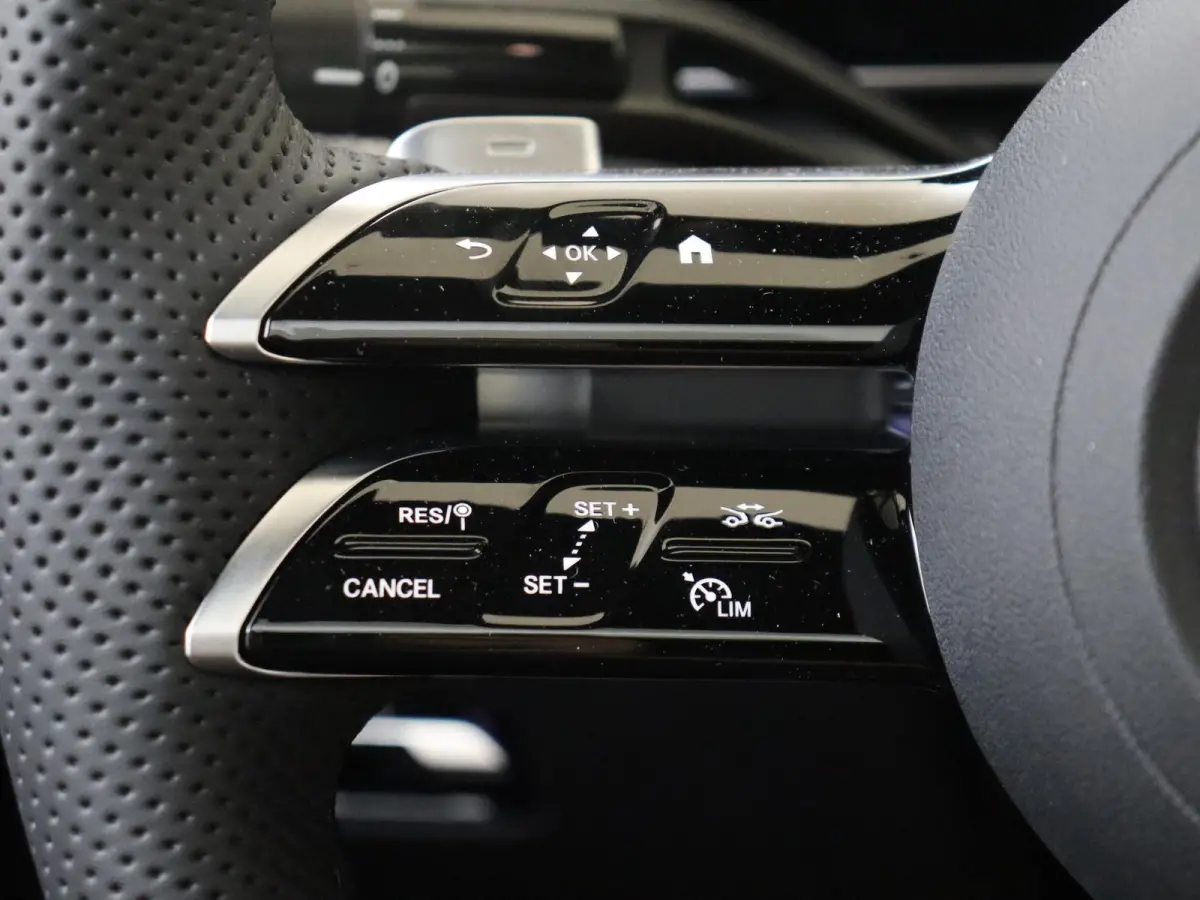 300e 4MATIC Business Solution AMG Premium Plus - Nightpakket - Trekhaak - Distronic - Panoramdak - Carplay
