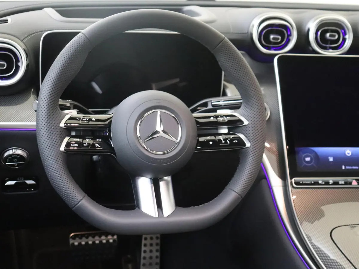 300e 4MATIC Business Solution AMG Premium Plus - Nightpakket - Trekhaak - Distronic - Panoramdak - Carplay