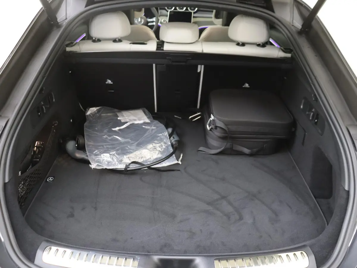 300e 4MATIC Business Solution AMG Premium Plus - Nightpakket - Trekhaak - Distronic - Panoramdak - Carplay