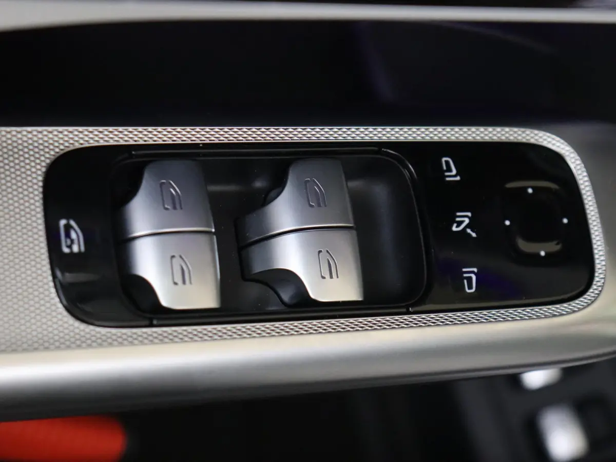 300e 4MATIC Business Solution AMG Premium Plus - Nightpakket - Trekhaak - Distronic - Panoramdak - Carplay