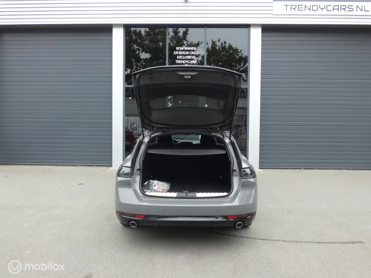 1.6 HYbrid 180 e-EAT8 Allure Avantage